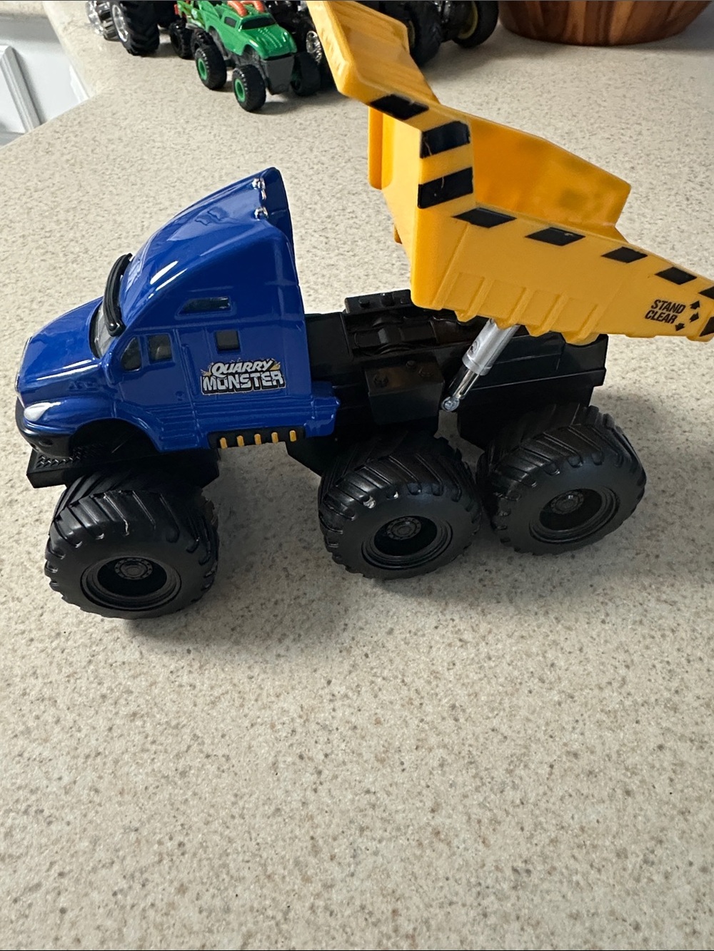 Maisto Builder Zone Quarry Monster Dump Truck Blue/Yellow